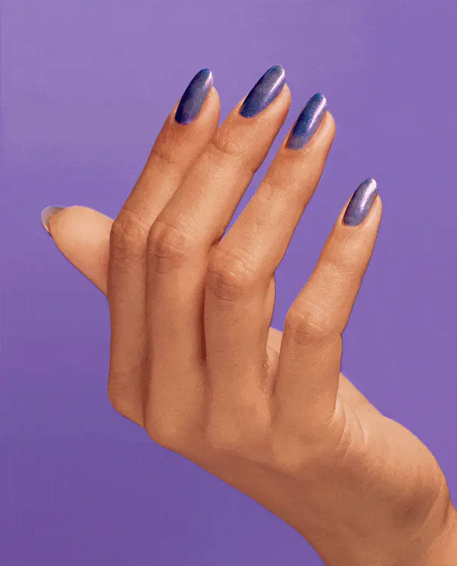 OPI Infinite Shine ISL HRQ25 Shaking My Sugarplums - Image 4